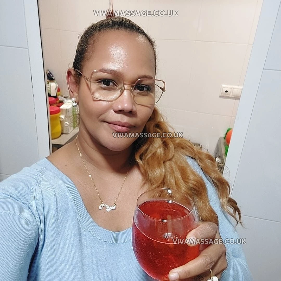 Photo 2 of Wonderful Kate_