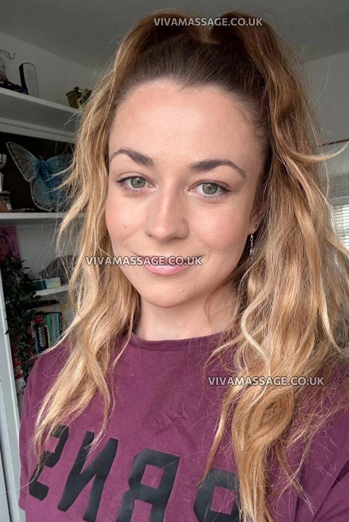 Photo 1 of Chelsey Peach