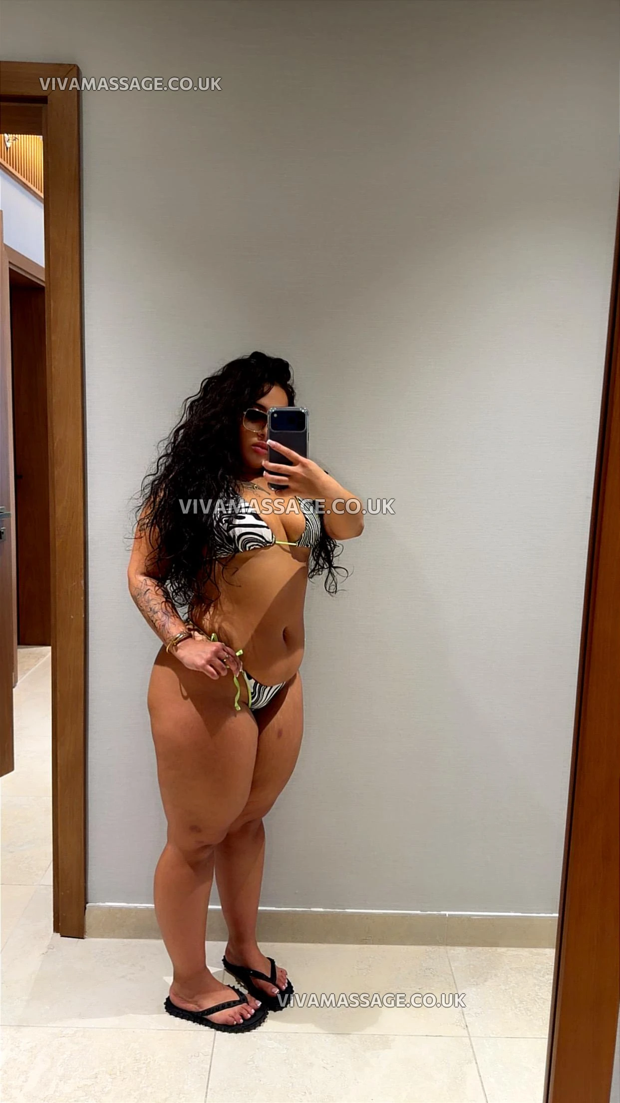 Photo 5 of Sexysalwaa