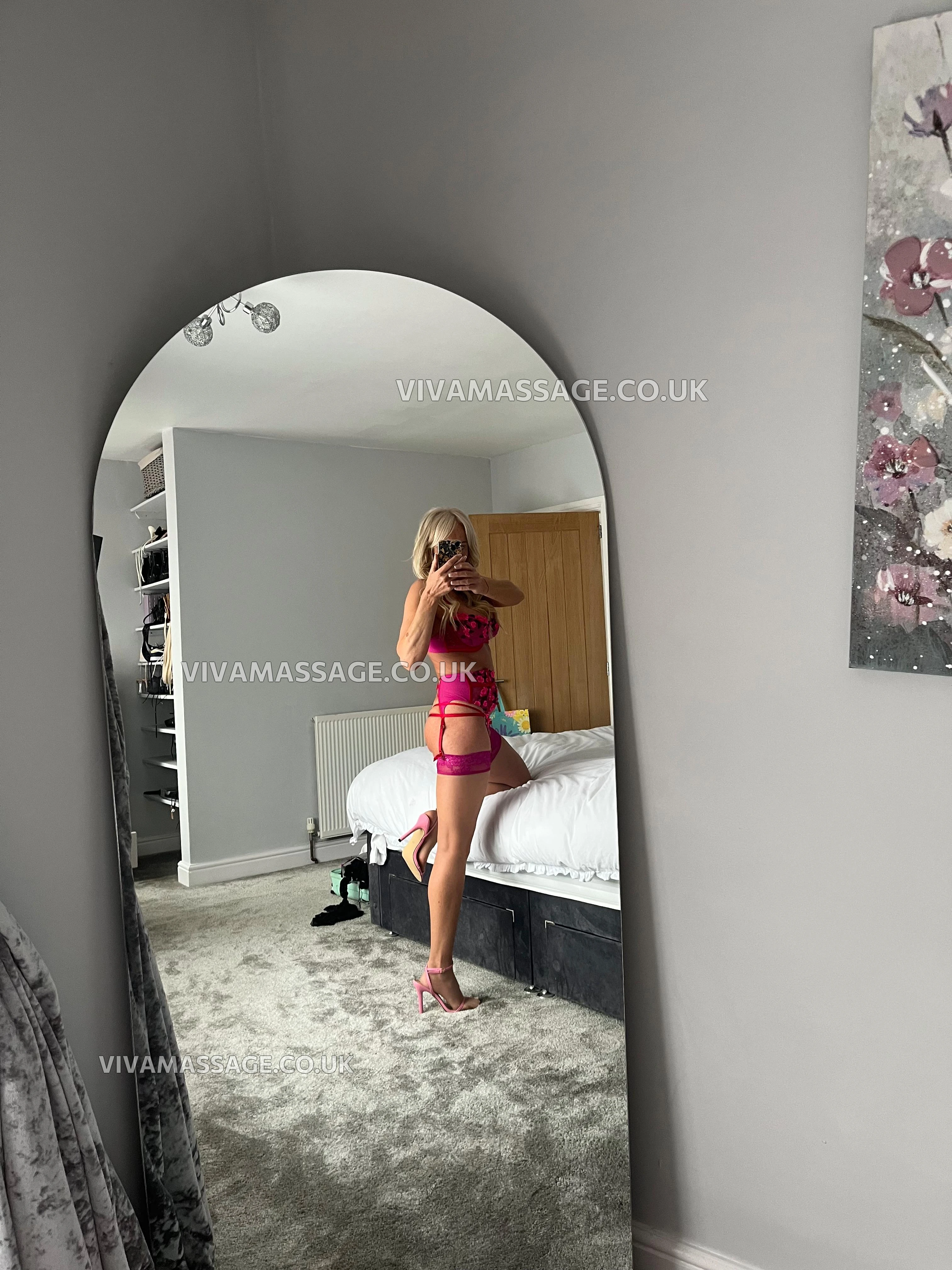 Photo 9 of AmeliaRae1970