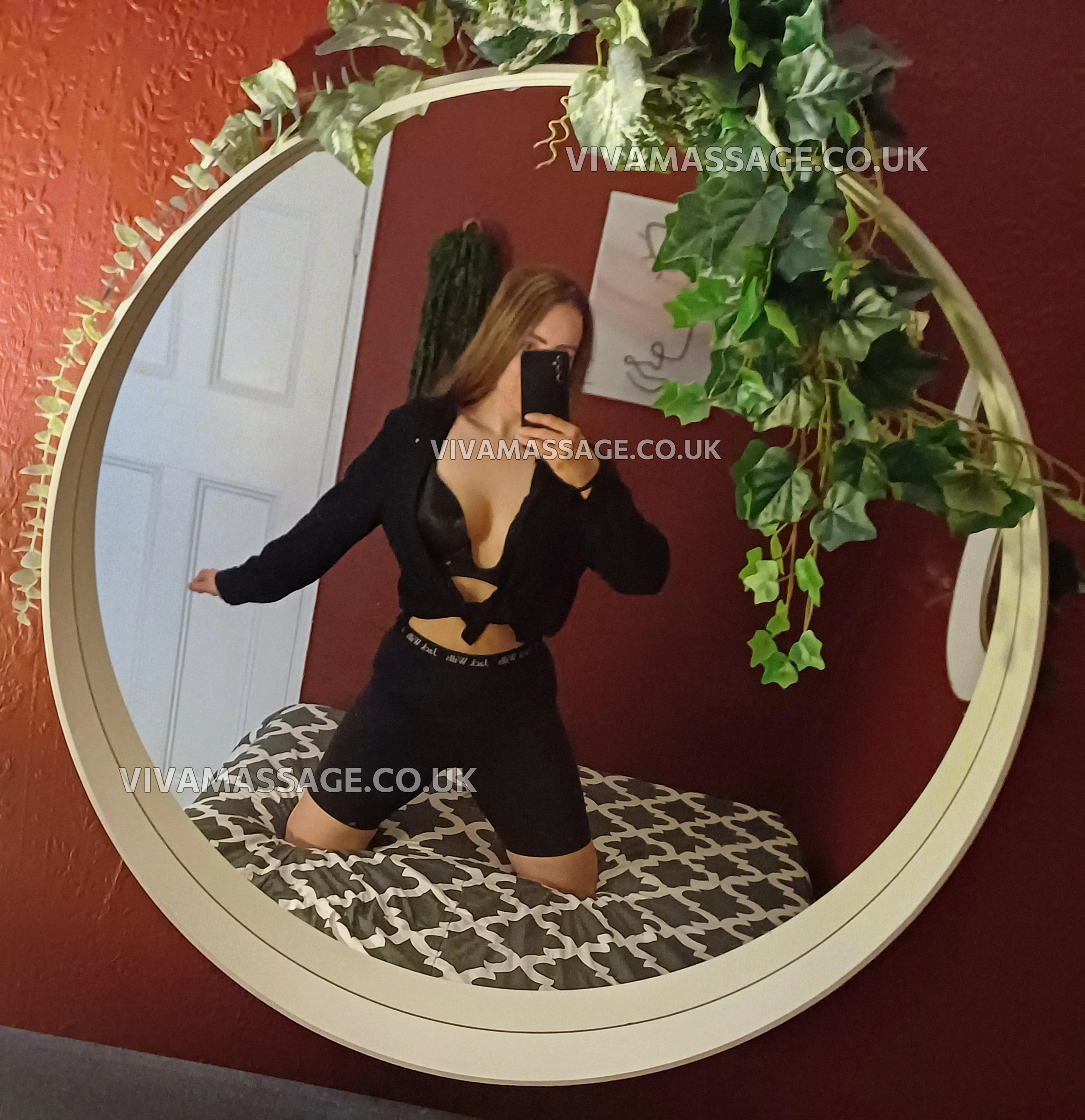 Photo 97 of English-Laura_Leon