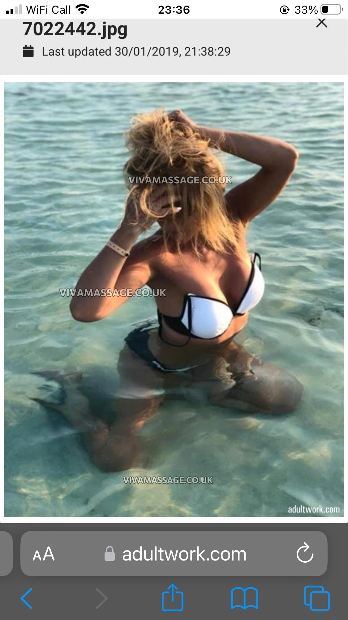 Photo 3 of Petite bombshell