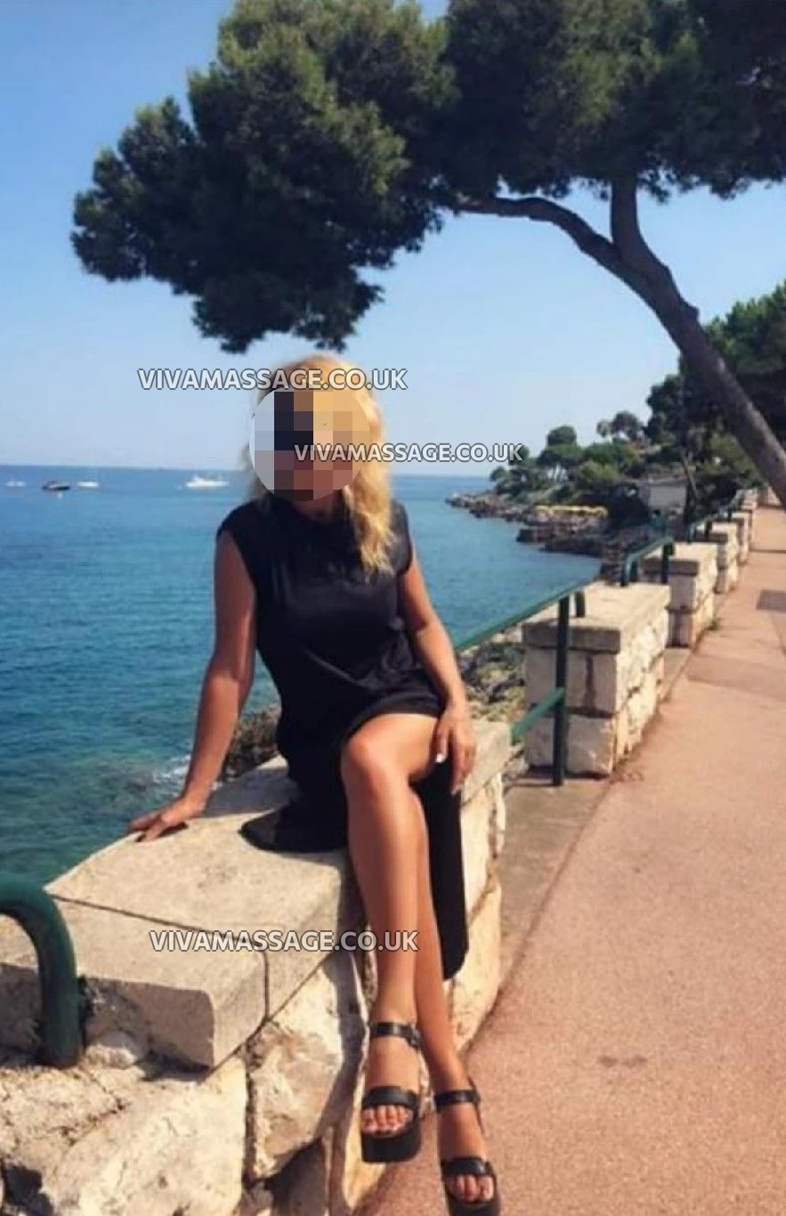 Photo 1 of Petite bombshell