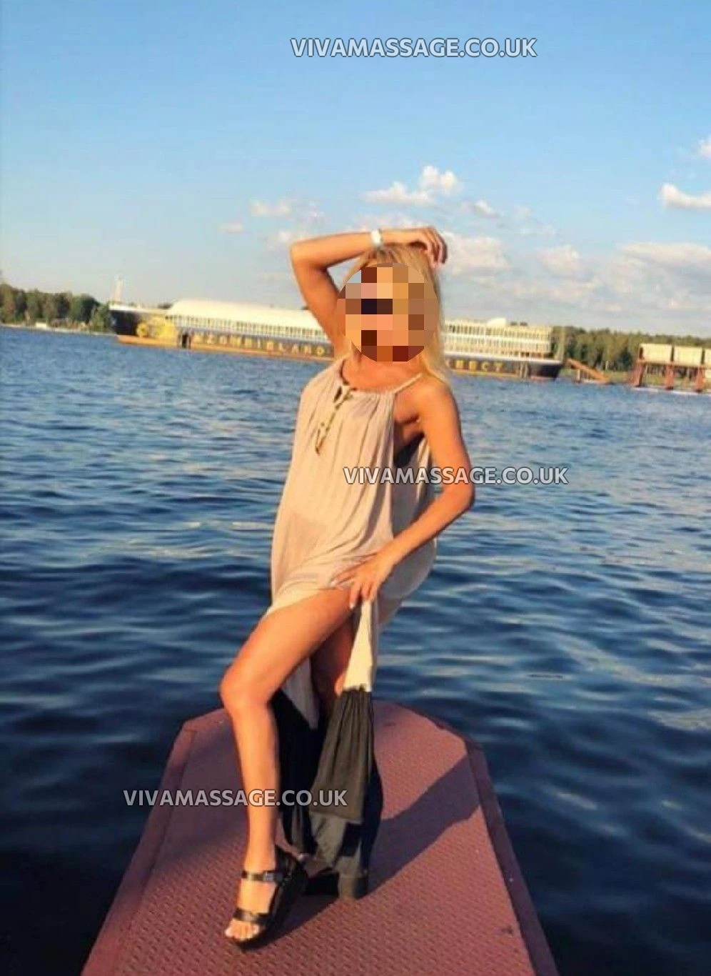 Photo 6 of Petite bombshell