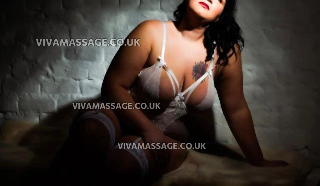 Photo 2 of Sophisticated miss