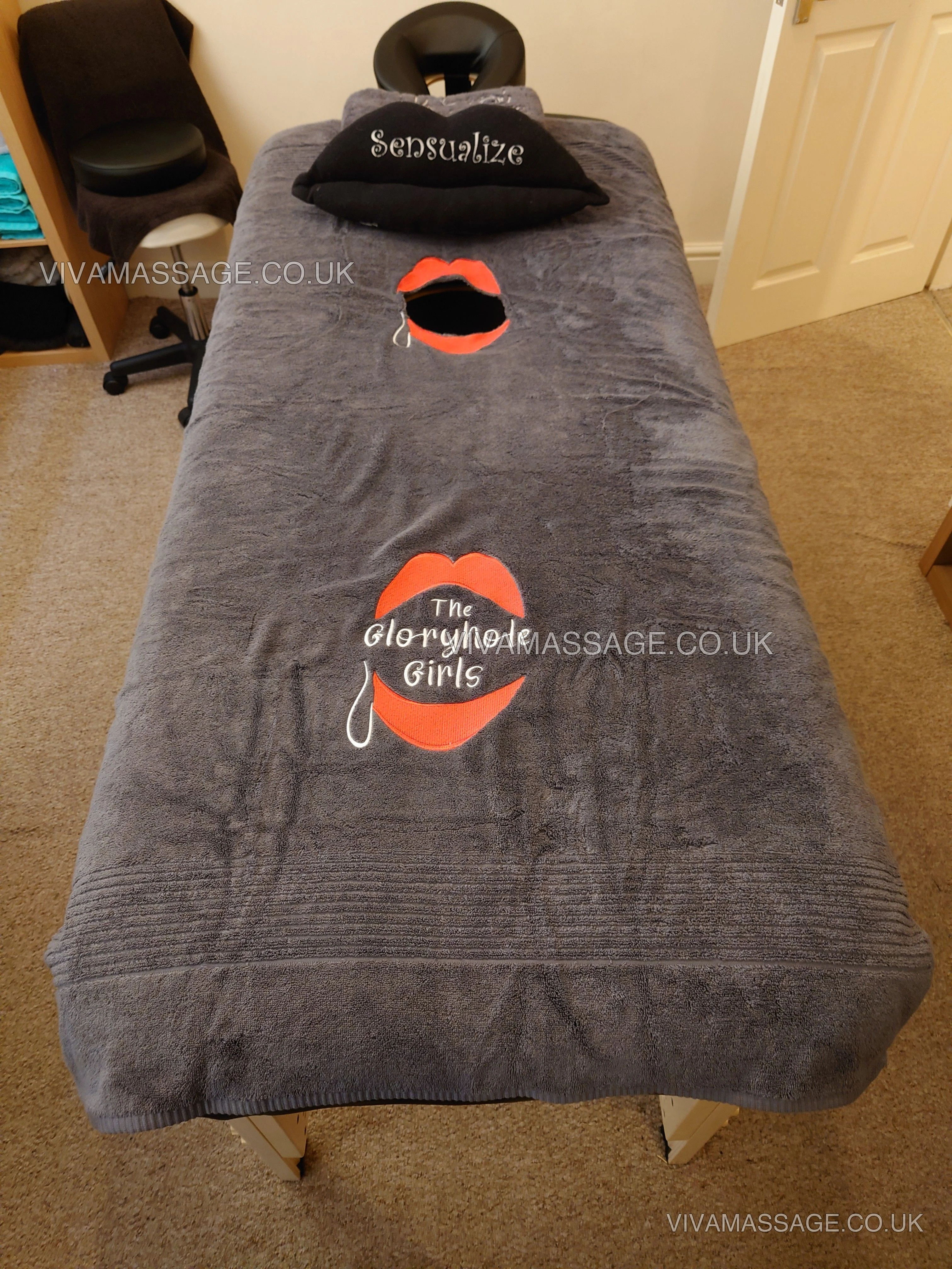 Photo 46 of Julie-Ize