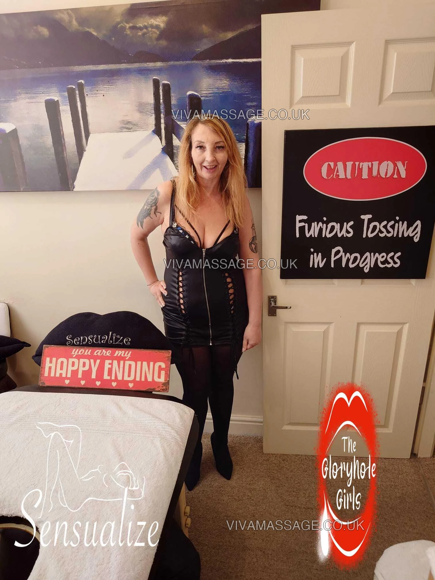 Photo 60 of Julie-Ize