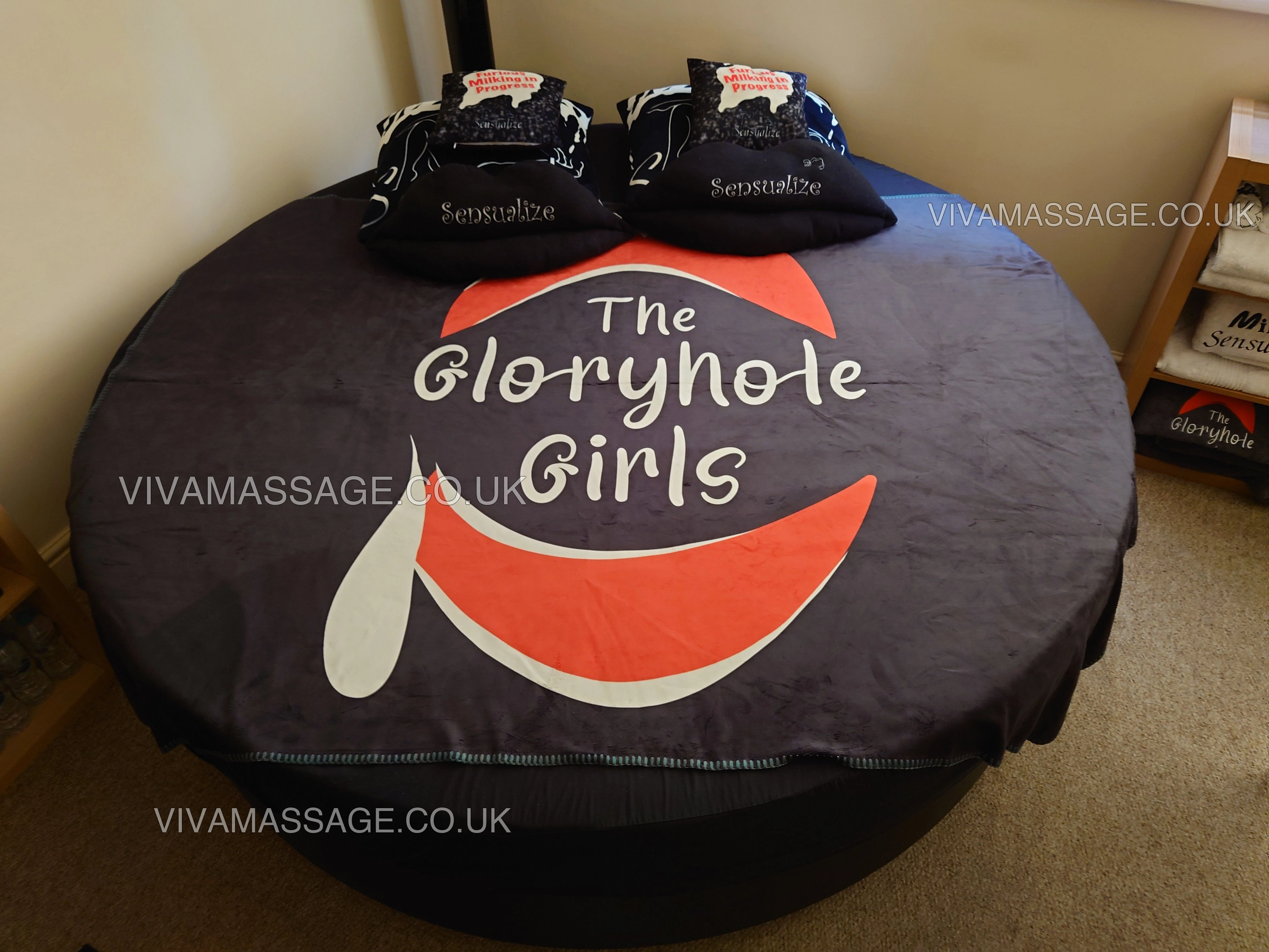 Photo 78 of Julie-Ize