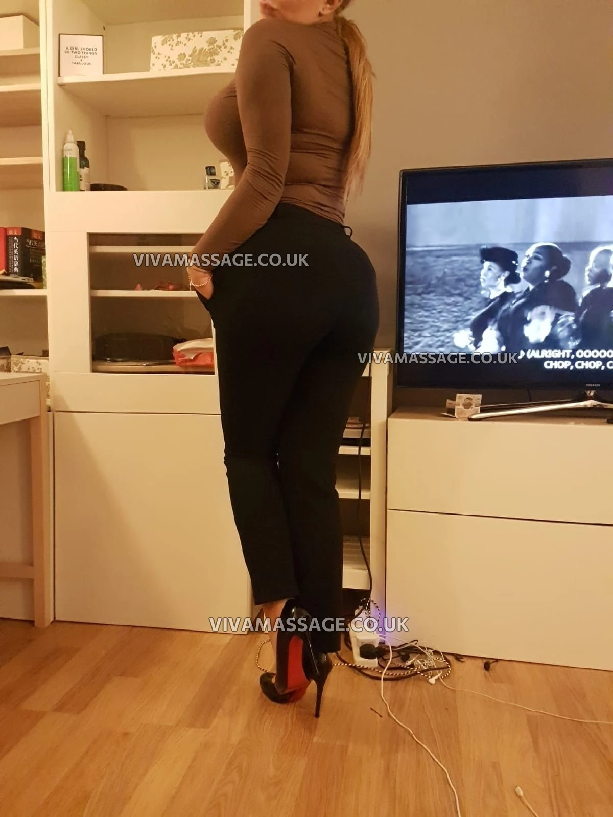 Photo 40 of Secretary_Freya