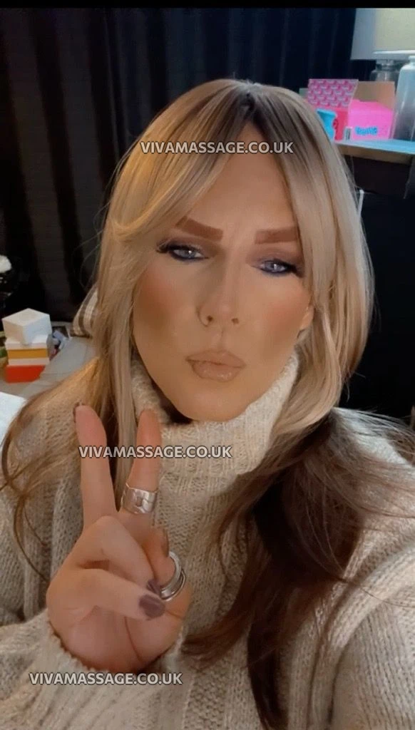 Photo 10 of Caity English Trans