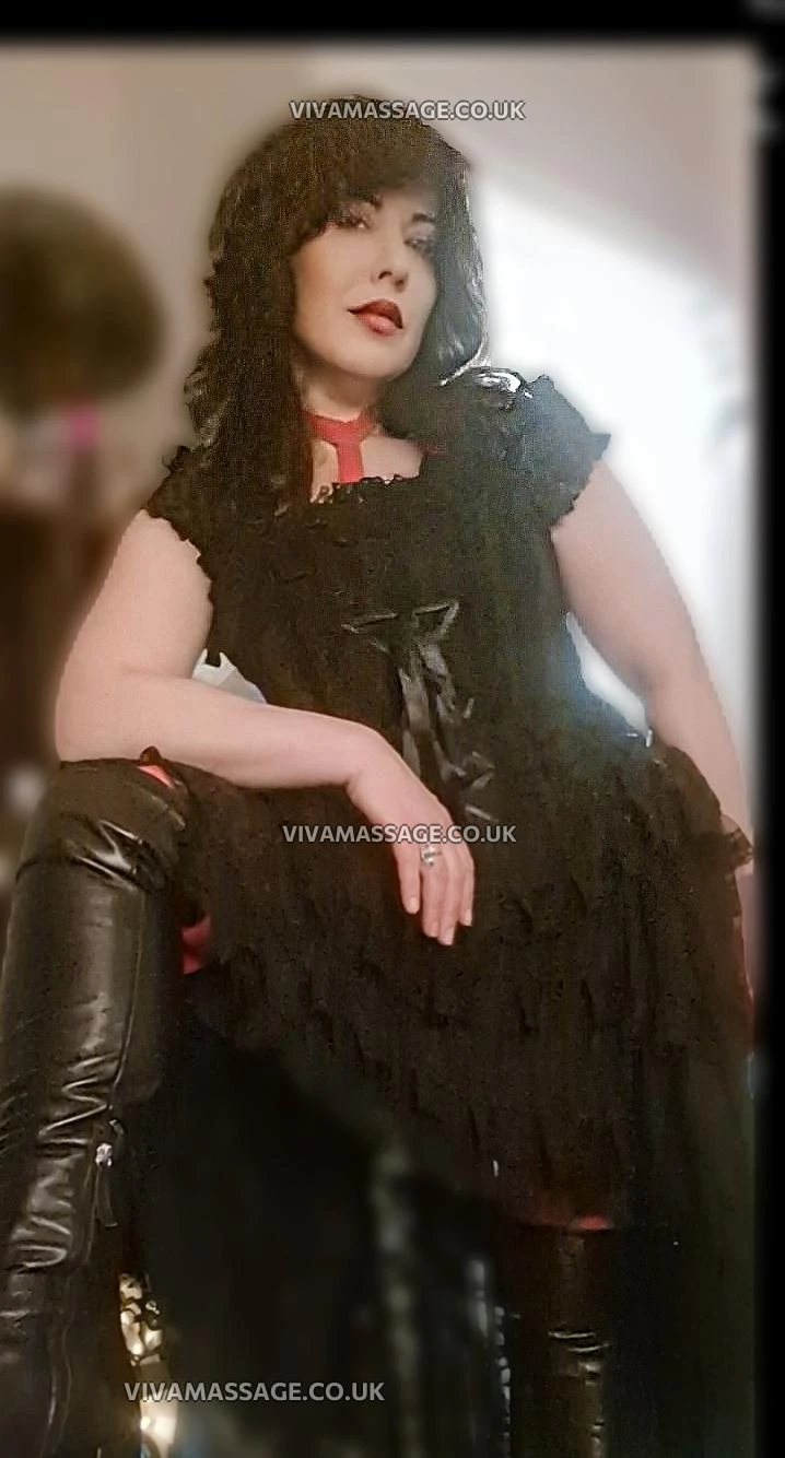 Photo 39 of Lady Elza