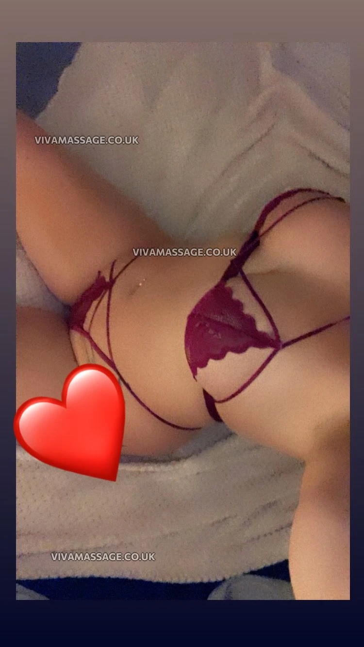 Photo 5 of British_ SkylerRose