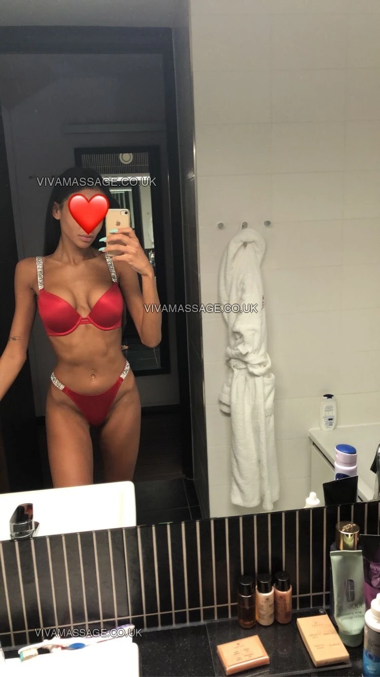 Photo 1 of carmenkissesx