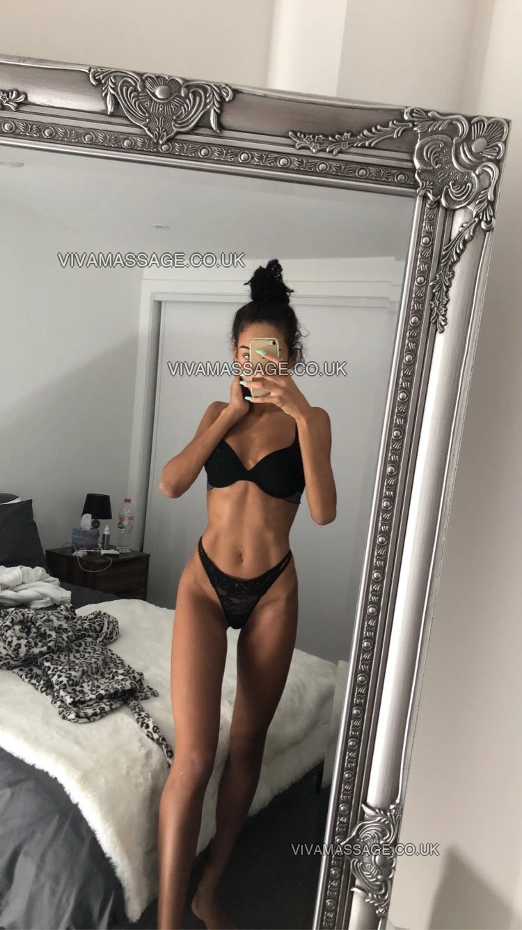 Photo 3 of carmenkissesx