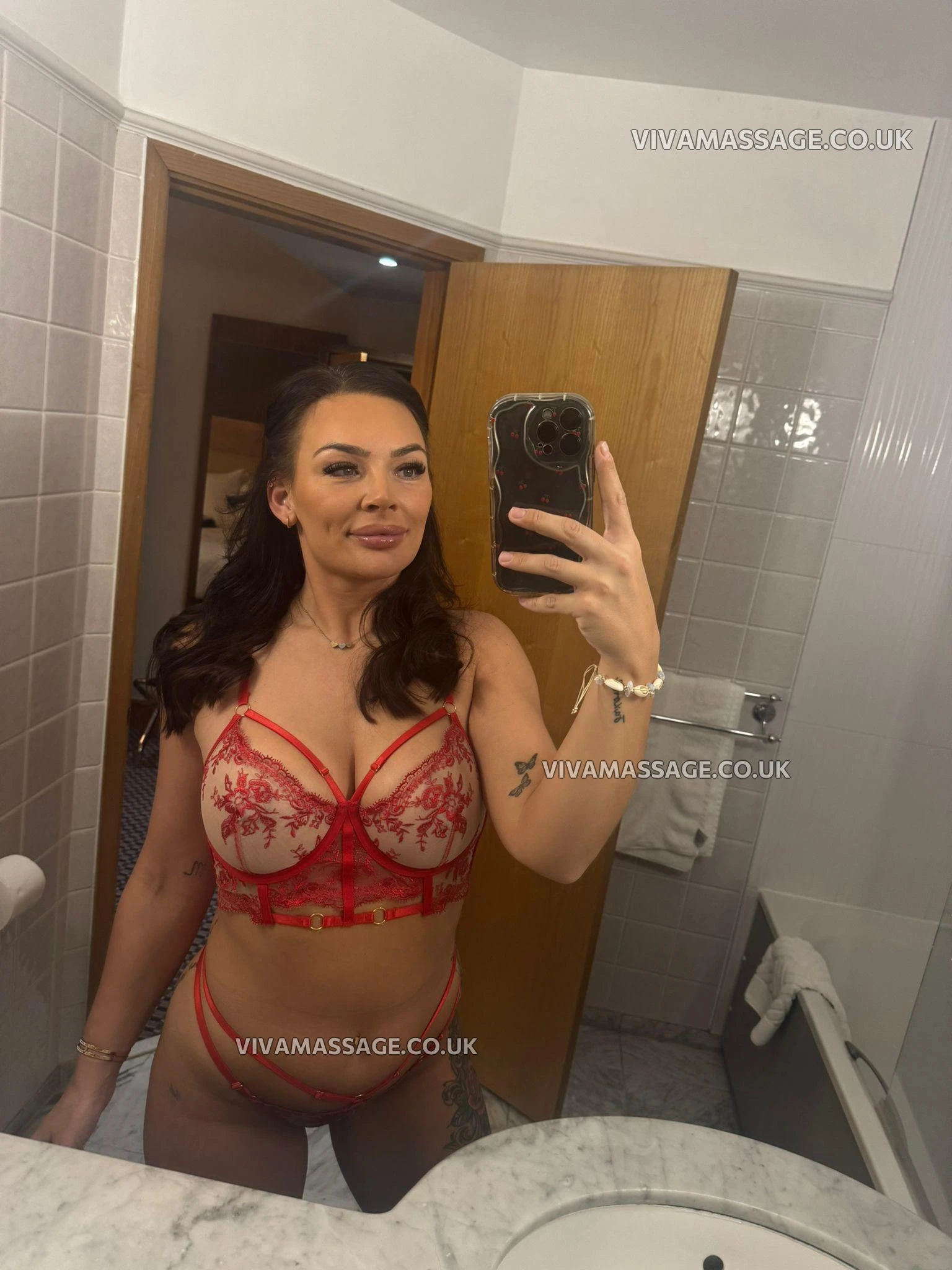 Photo 2 of Naomi_English