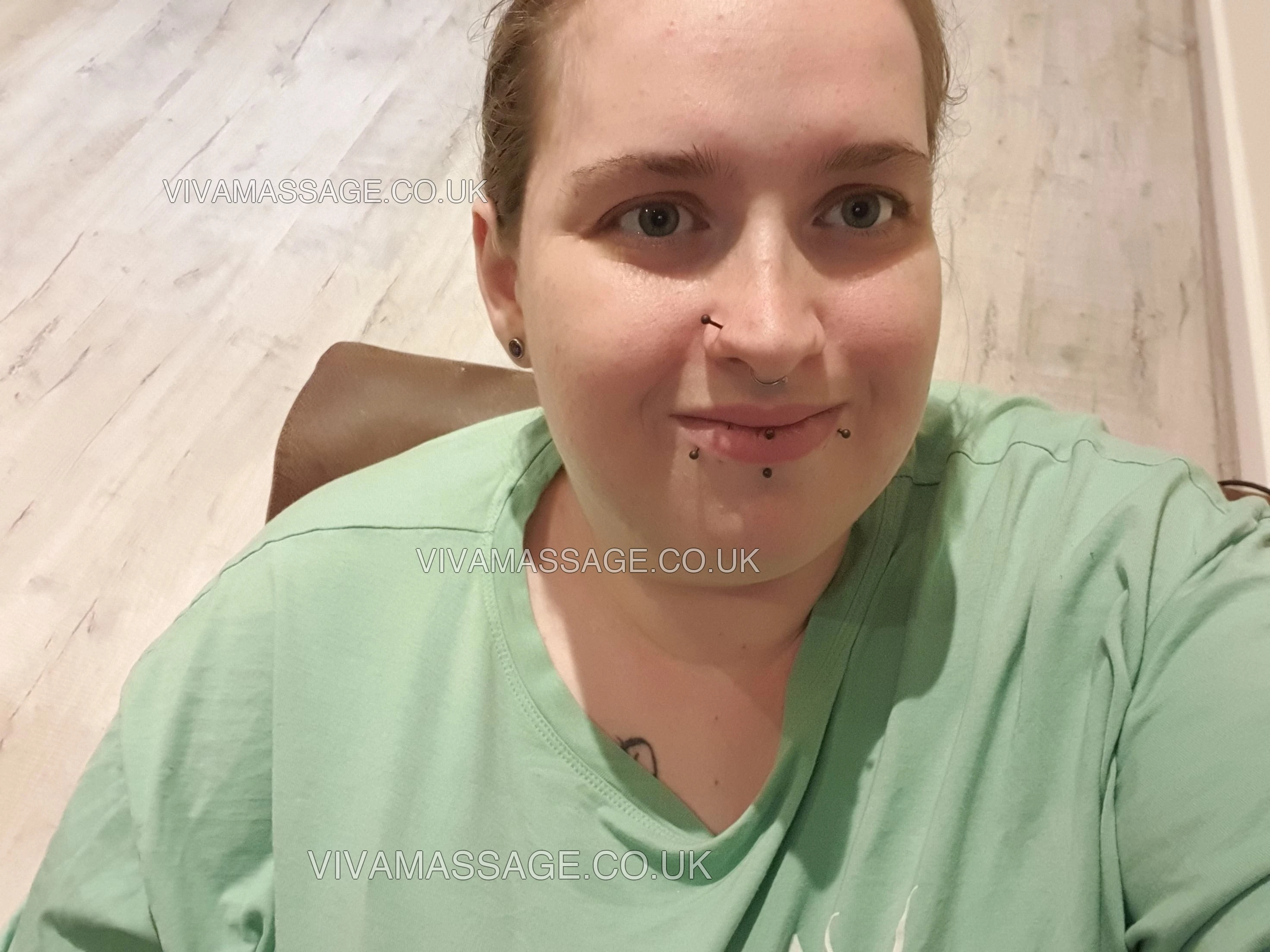 Photo 2 of englishellie25