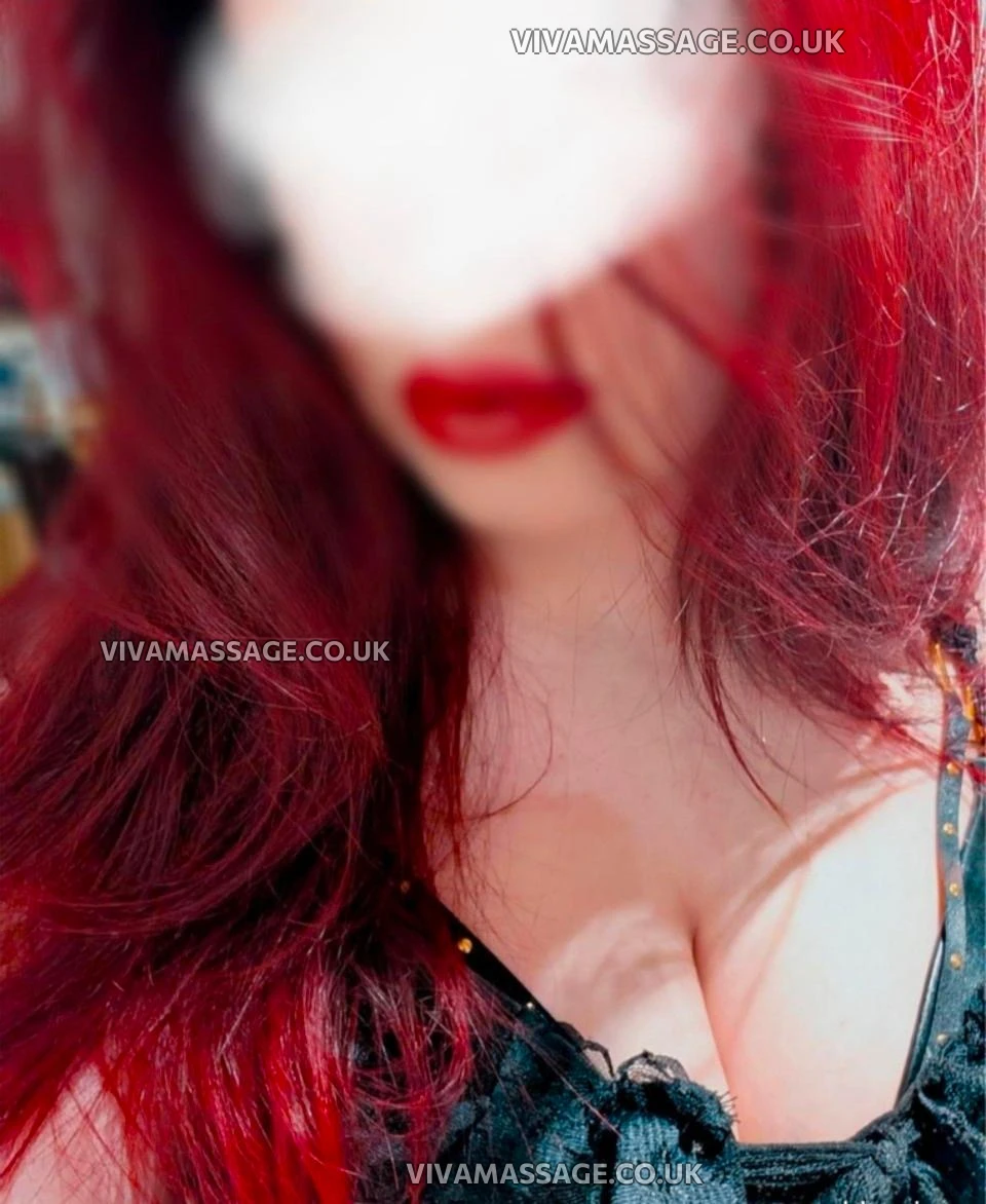 Photo 9 of Louise1995