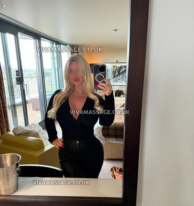 Photo 5 of English-Emily-x