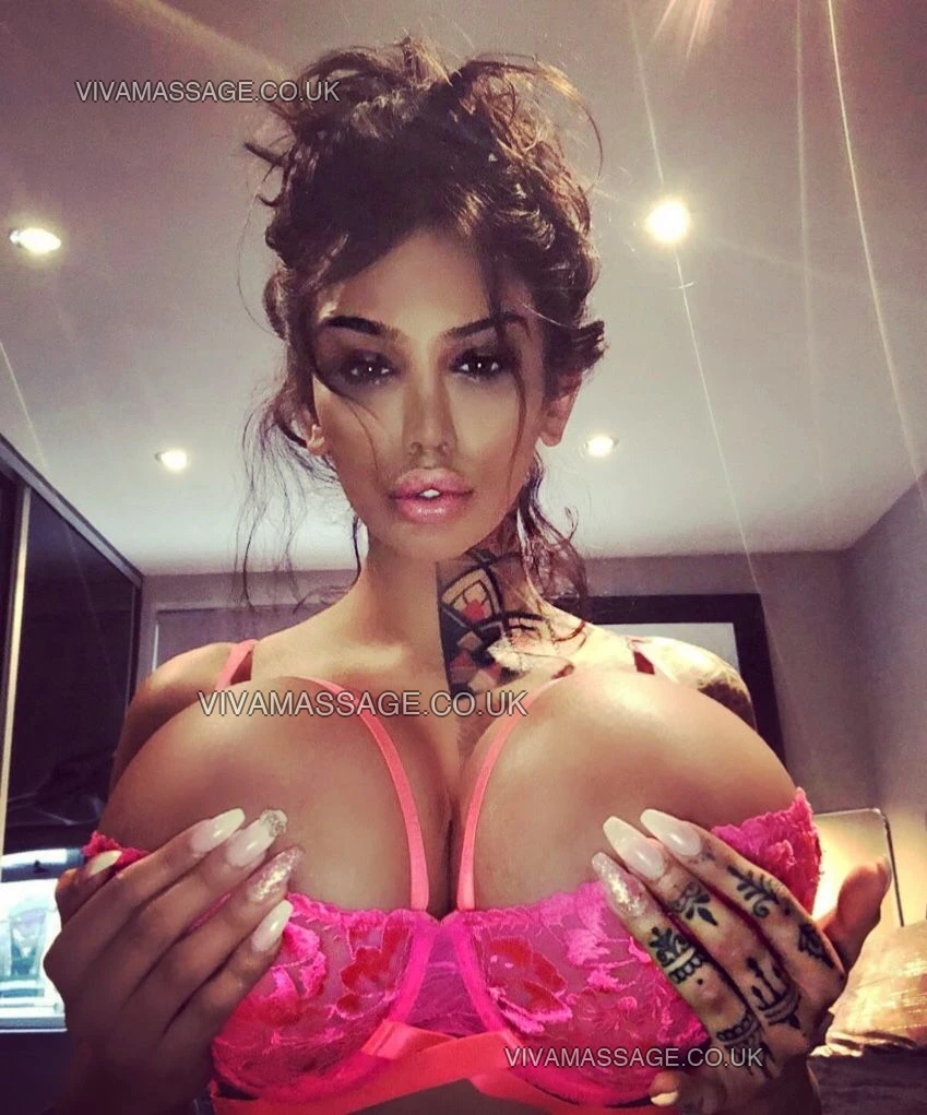 Photo 22 of nyra_doll