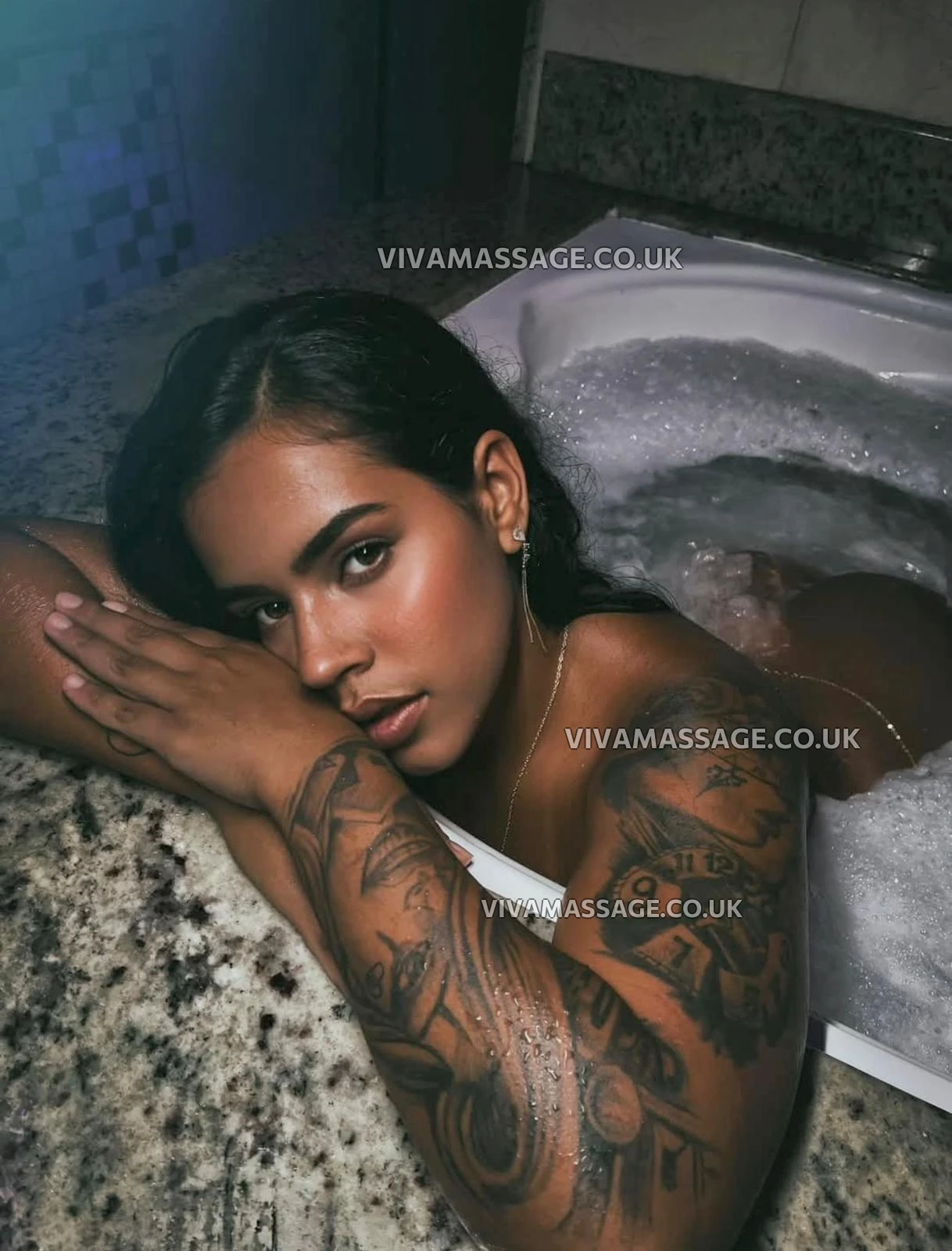 Photo 3 of Amazing_Lunna