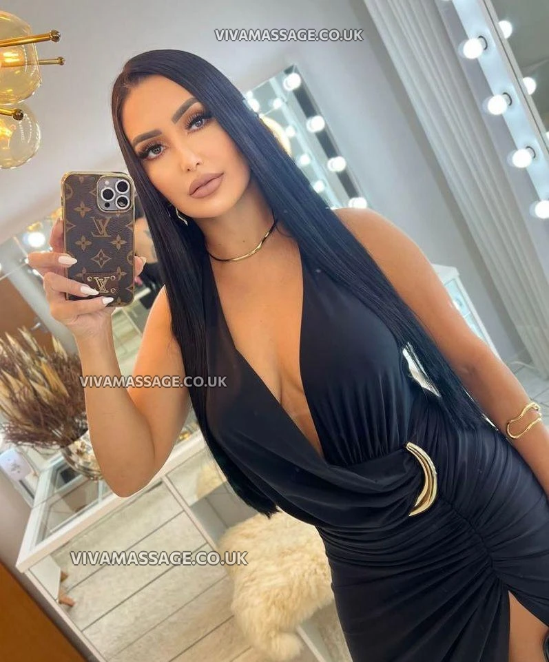 Photo 2 of MeninaLuna