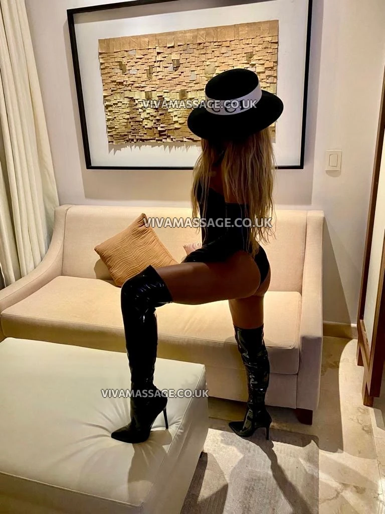 Photo 4 of **Carmen**