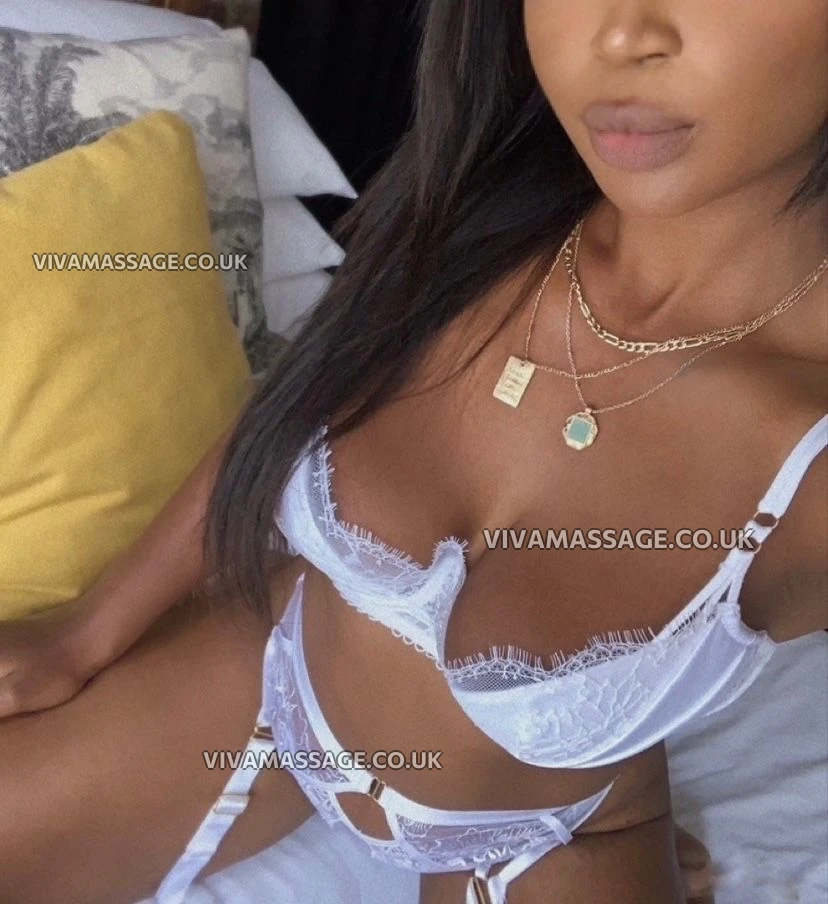 Photo 7 of KeiraKnoxx