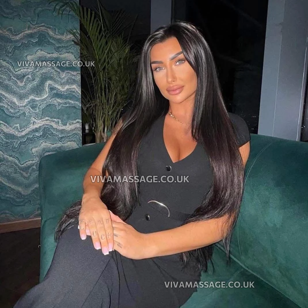 Photo 1 of AmandaBombshell