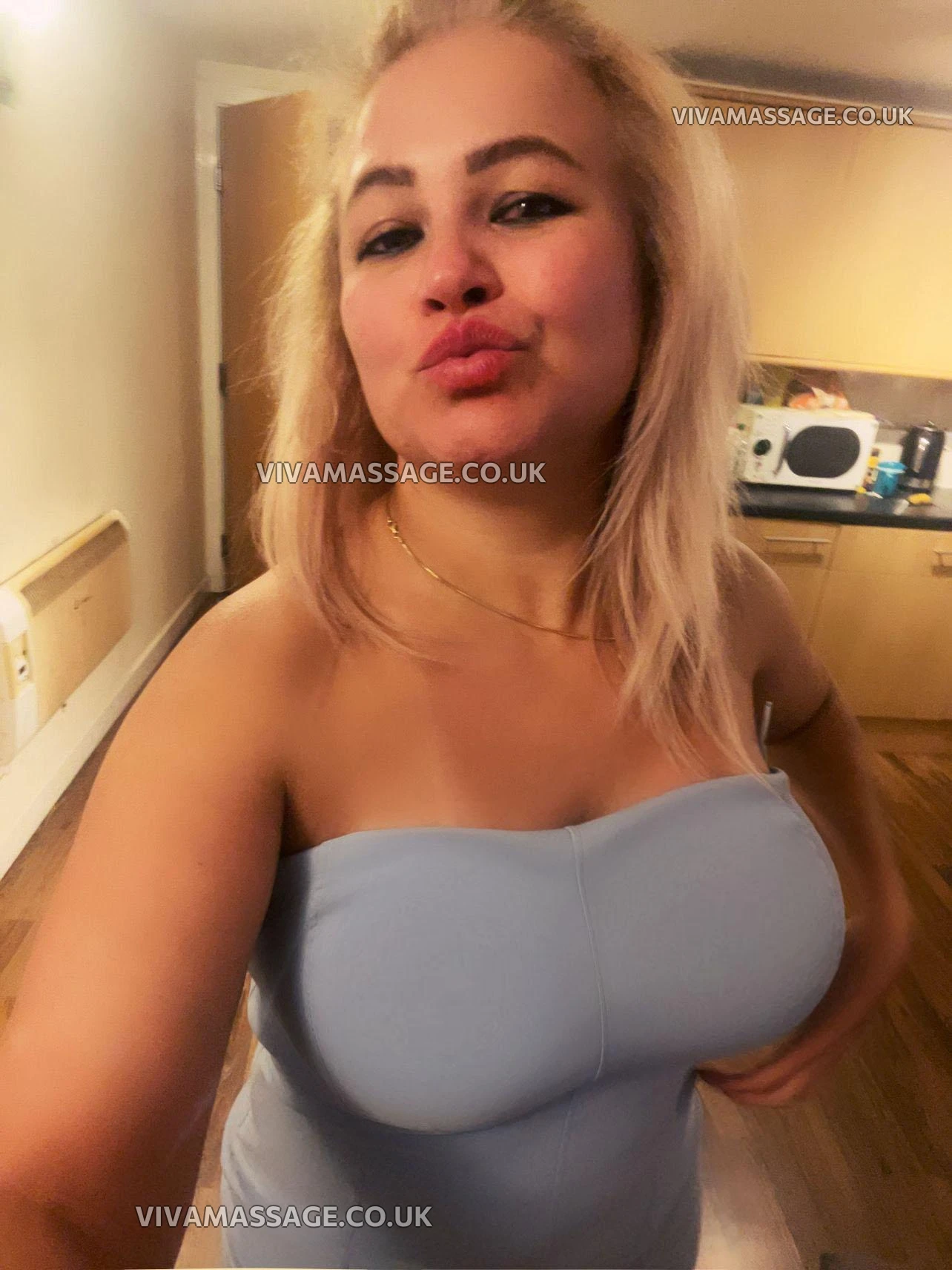 Photo 17 of CAROLE BLONDE