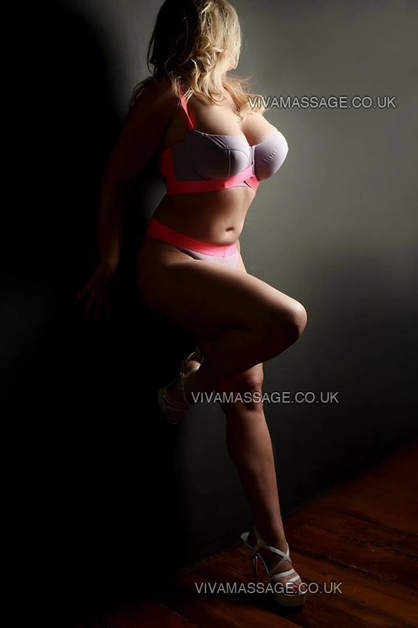 Photo 11 of Hot40Sassy Amber Fox