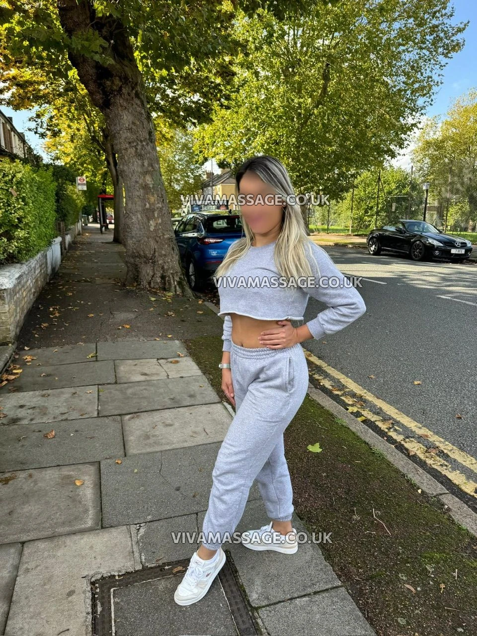 Photo 1 of Karol blonde