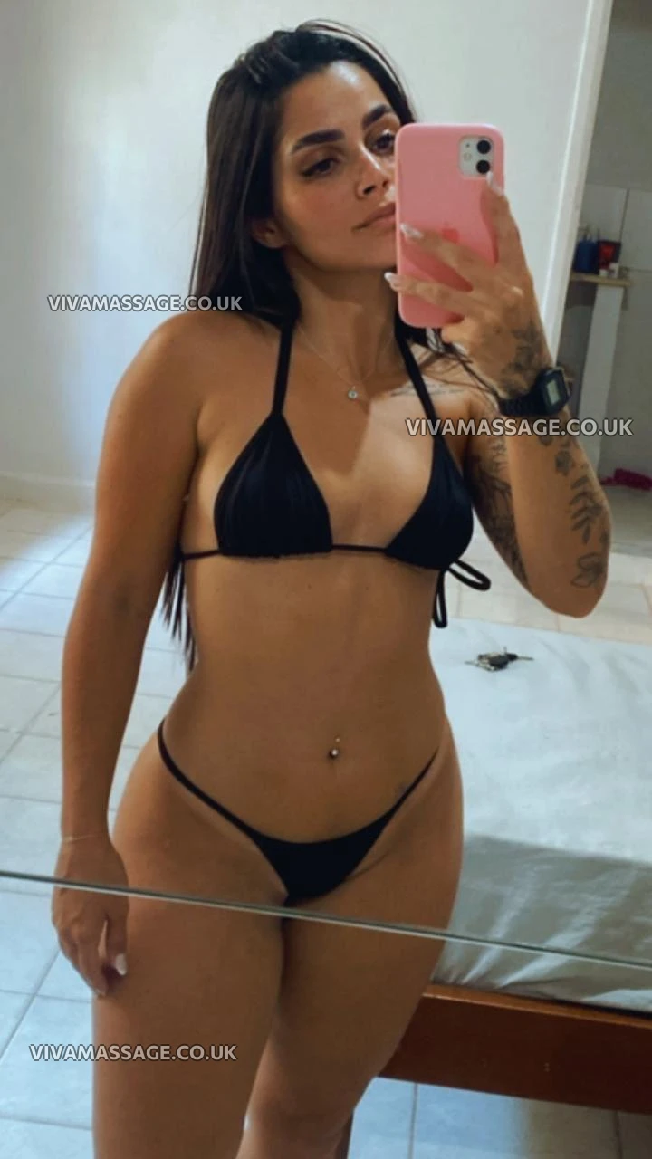 Photo 1 of Sara_Stunning