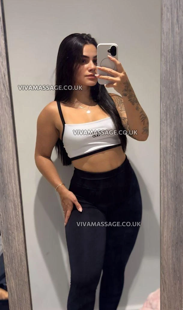 Photo 1 of Sara_Stunning