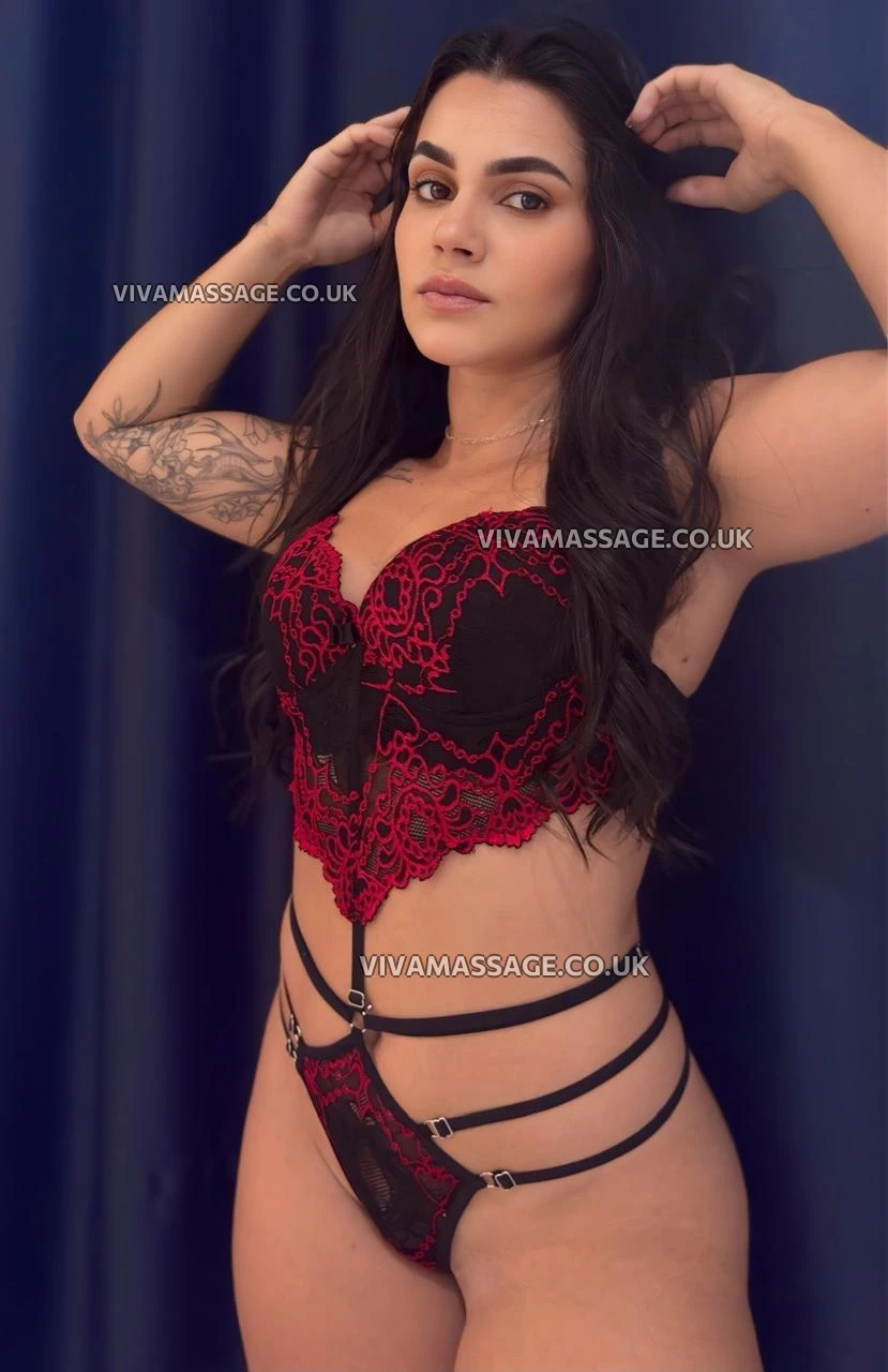 Photo 6 of Sara_Stunning