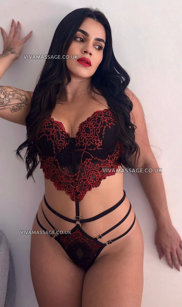 Photo 9 of Sara_Stunning