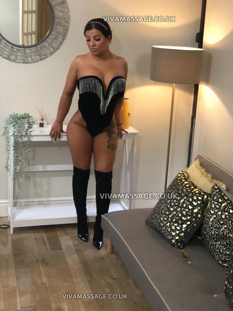 Photo 20 of Nicolle01