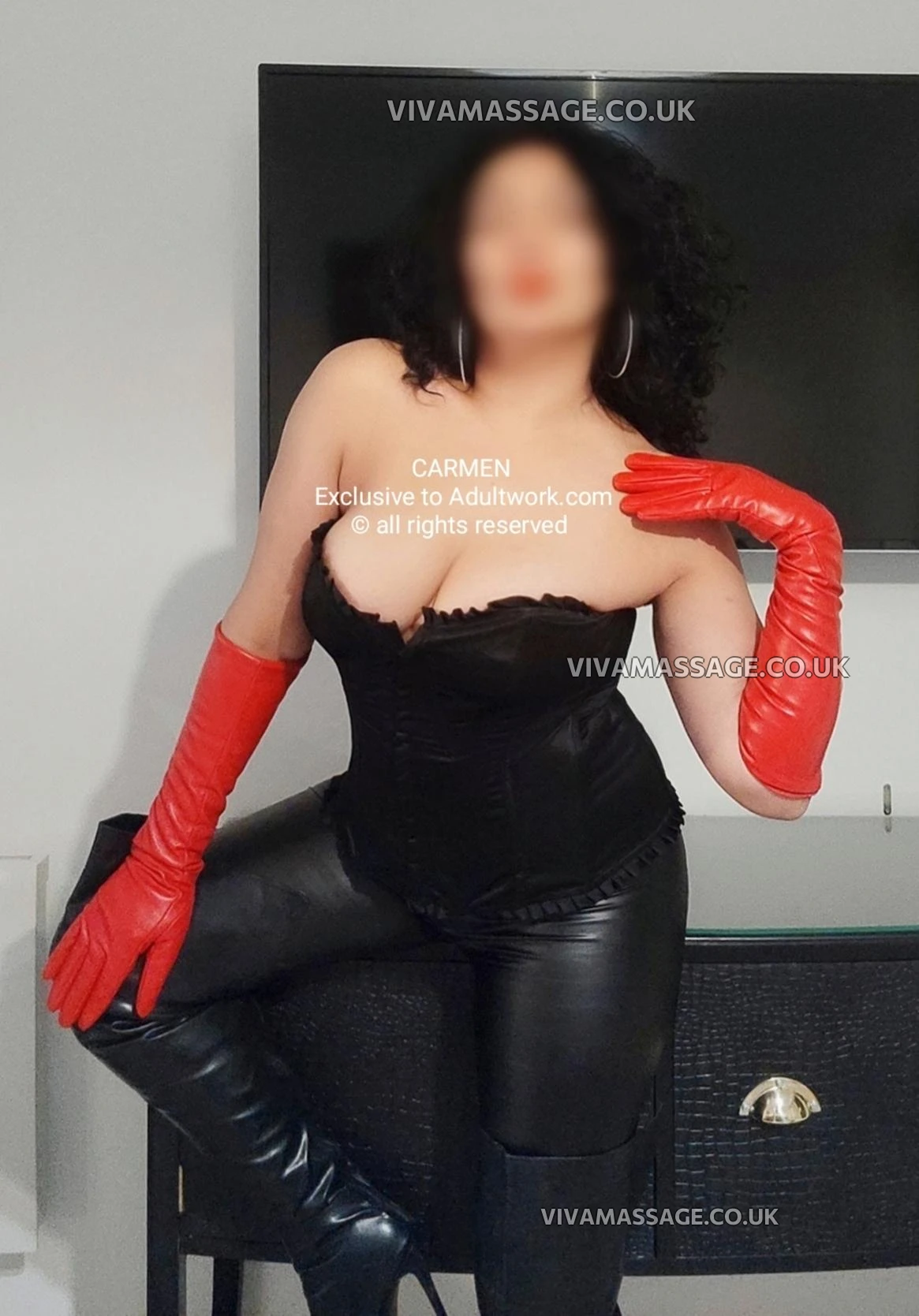 Photo 1 of Foxy Carmen 