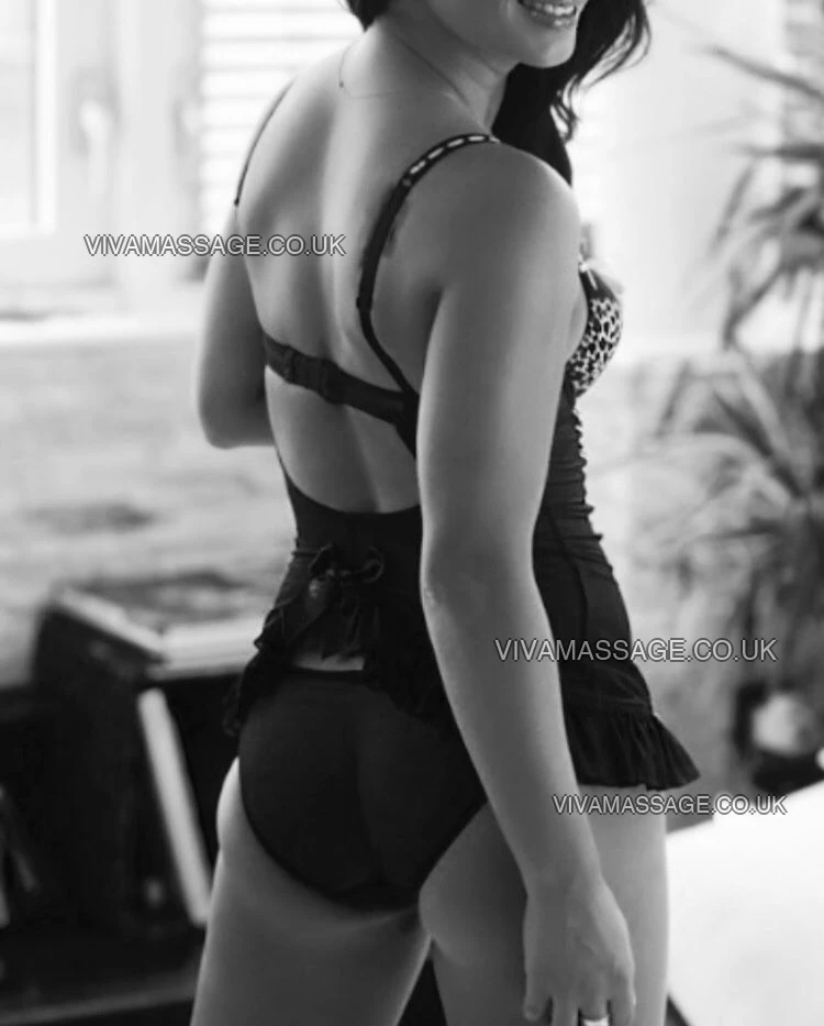 Photo 40 of Izabellla