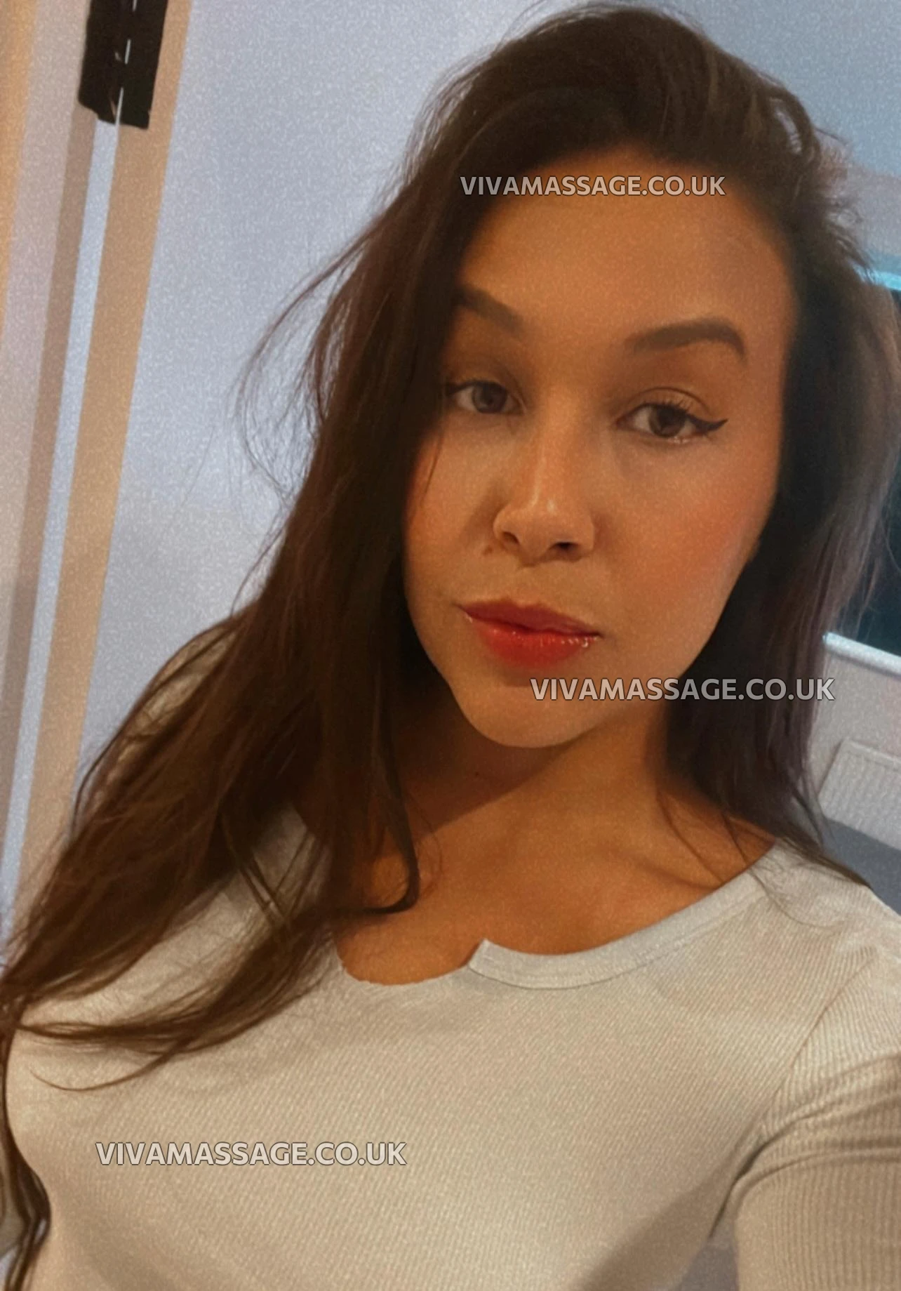 Photo 1 of Leona hot