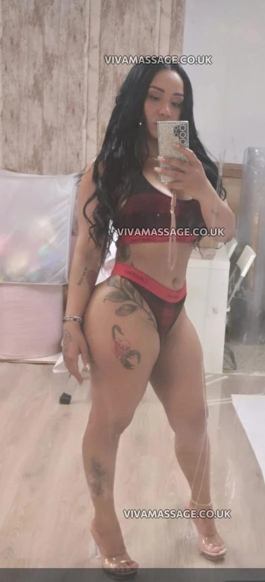 Photo 7 of MARIANA_PRETTY