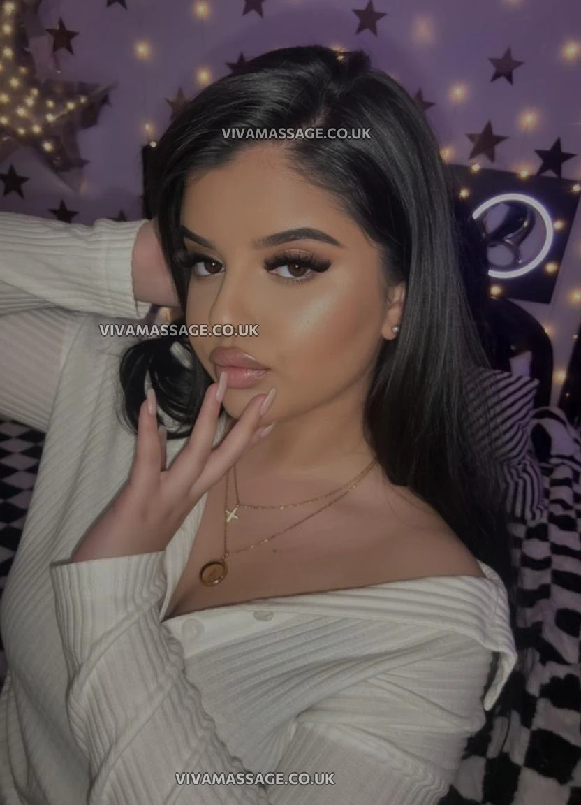 Photo 2 of Issabellaa