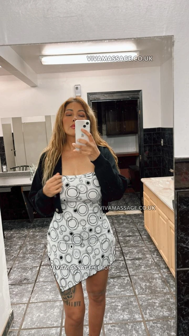 Photo 4 of Blonde_Alessandra