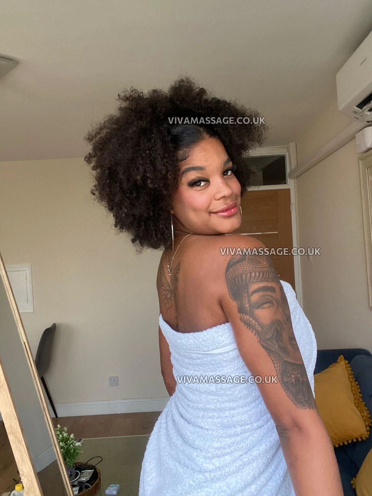 Photo 2 of Bruna Lins