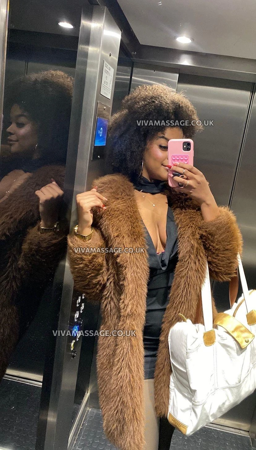 Photo 6 of Bruna Lins