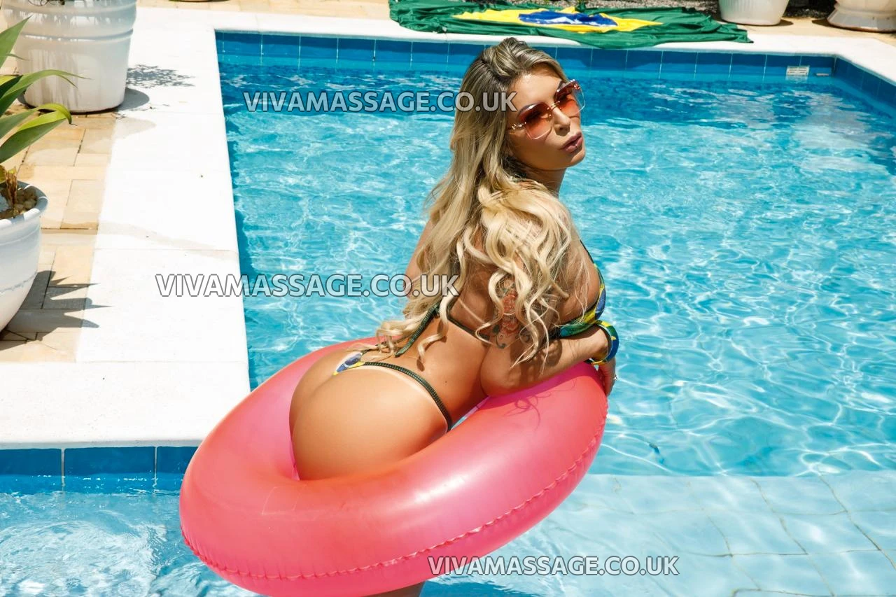 Photo 9 of Agatha_Blonde