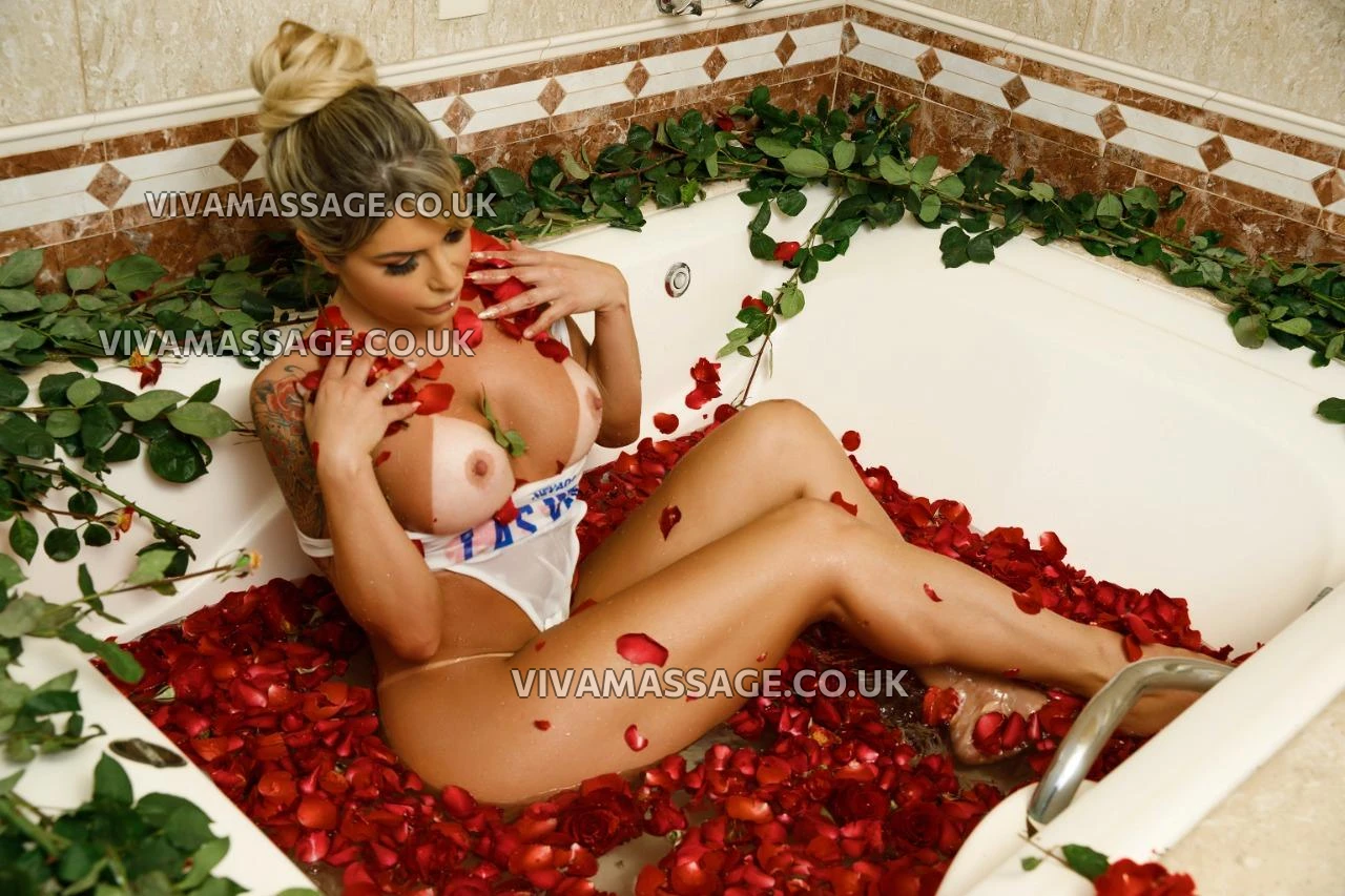 Photo 23 of Agatha_Blonde