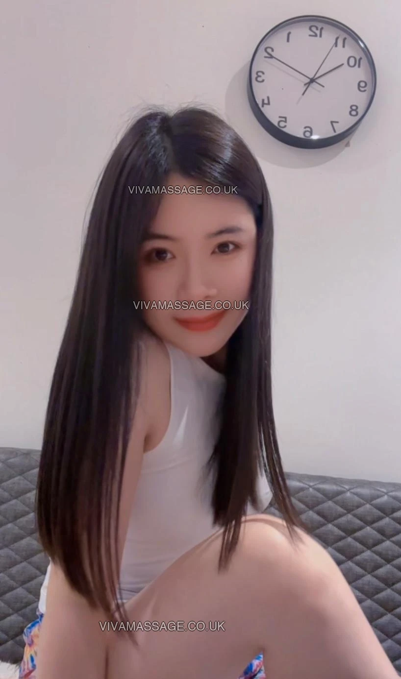 Photo 4 of Petite Mimi