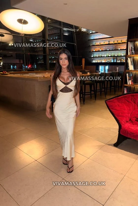 Photo 11 of Estrella Party Girl