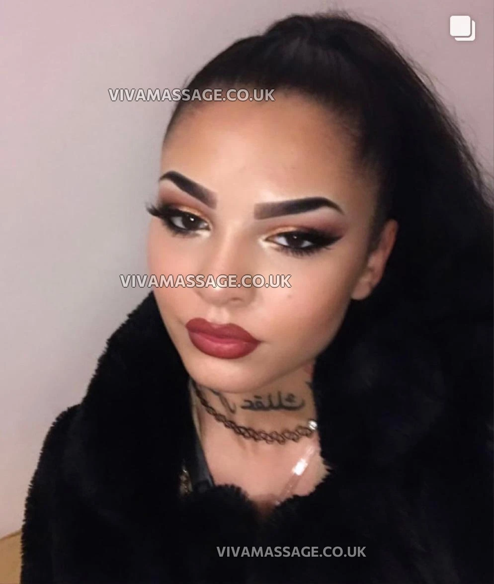 Photo 5 of YASMINA_GREY