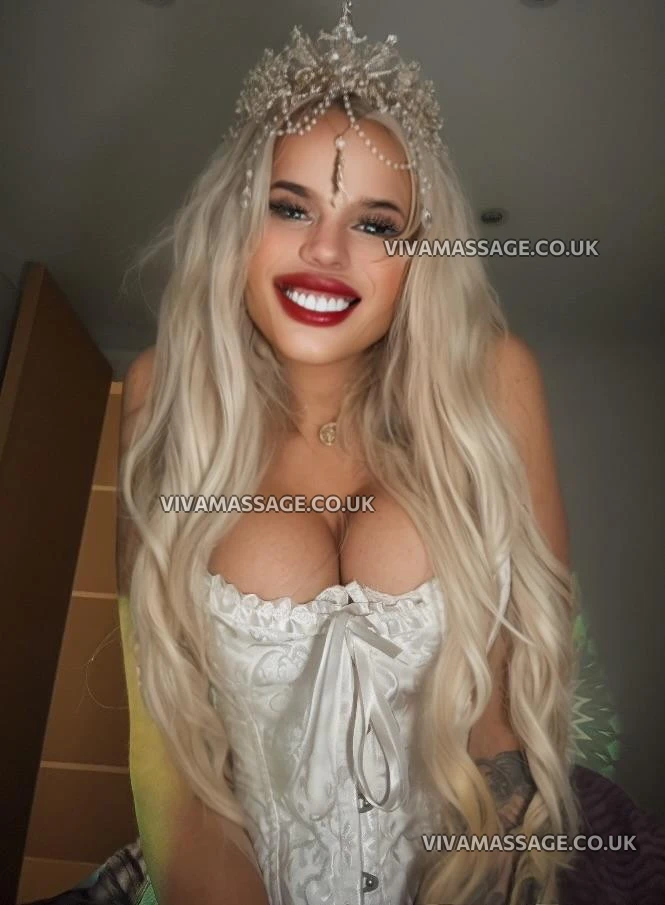 Photo 9 of MelanieJoliiee